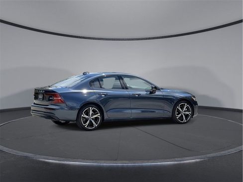 Used 2024 Volvo S60 B5 Core image 15