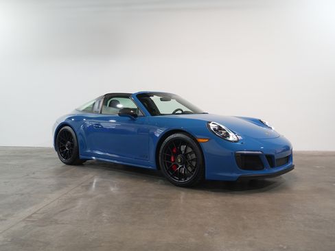 Used 2018 Porsche 911 Targa 4 GTS image 14
