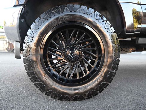 Used 2018 Ford F350 Lariat image 10