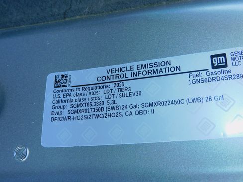 Used 2025 Chevrolet Suburban Z71 image 33