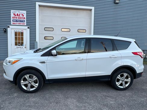 Used 2016 Ford Escape 4WD SE image 1