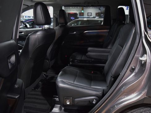 Used 2017 Toyota Highlander Limited image 20