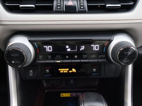 Used 2022 Toyota RAV4 Limited image 20