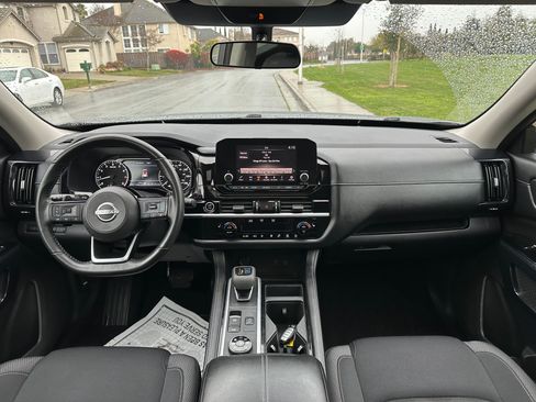 Used 2022 Nissan Pathfinder SV image 18