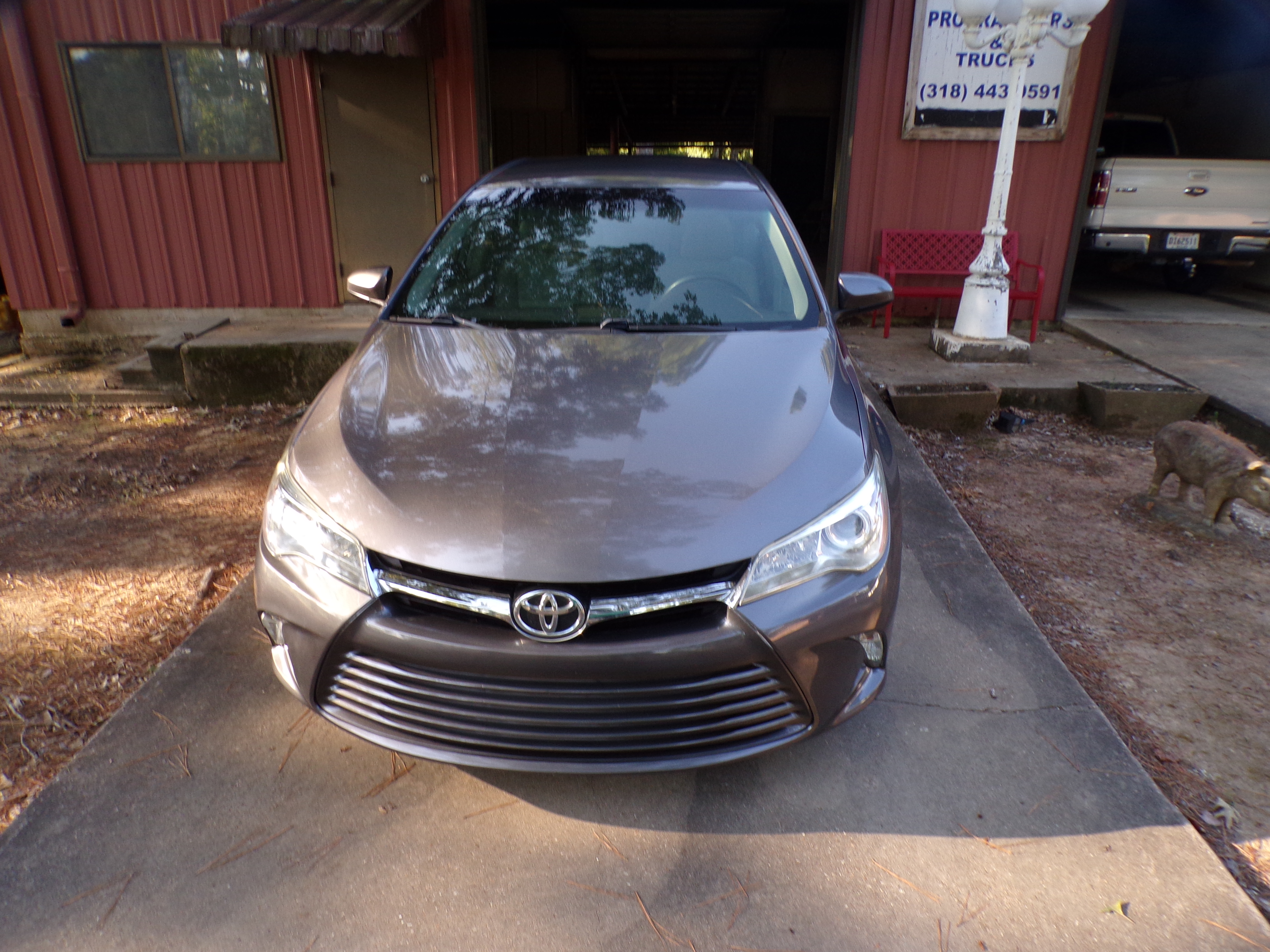 Used 2017 Toyota Camry LE Sedan 4D FWD image 2