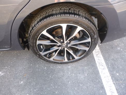 Used 2017 Toyota Corolla SE image 9