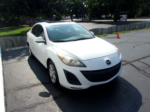 Used 2011 MAZDA MAZDA3 i Touring Sedan FWD image 2