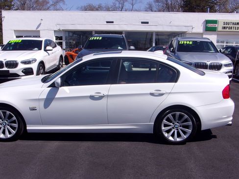 Used 2011 BMW 328i xDrive image 4
