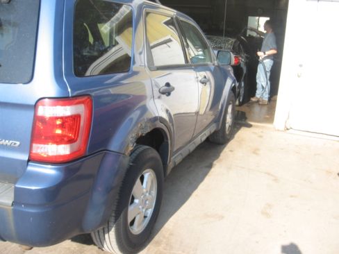Used 2009 Ford Escape 4WD XLT image 4