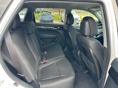 Used 2015 Kia Sorento FWD LX V6 image 13