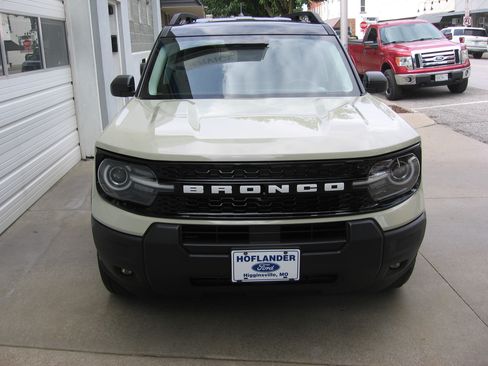 Used 2025 Ford Bronco Sport Outer Banks AWD/4WD image 2