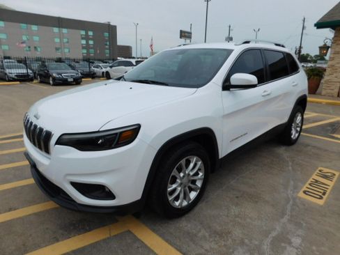 Used 2019 Jeep Cherokee FWD Latitude image 4