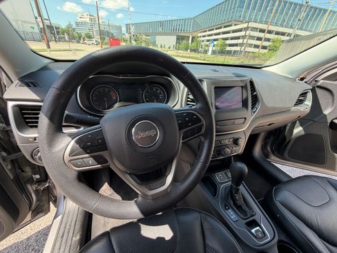 Used 2019 Jeep Cherokee Latitude image 21