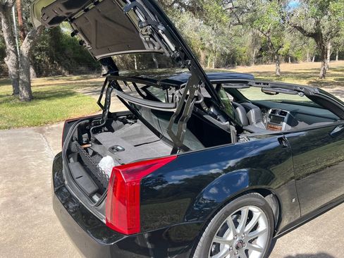 Used 2006 Cadillac XLR V image 14