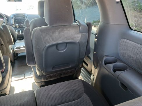 Used 2009 Toyota Sienna LE image 34