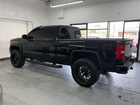 Used 2018 GMC Sierra 1500 SLE image 3