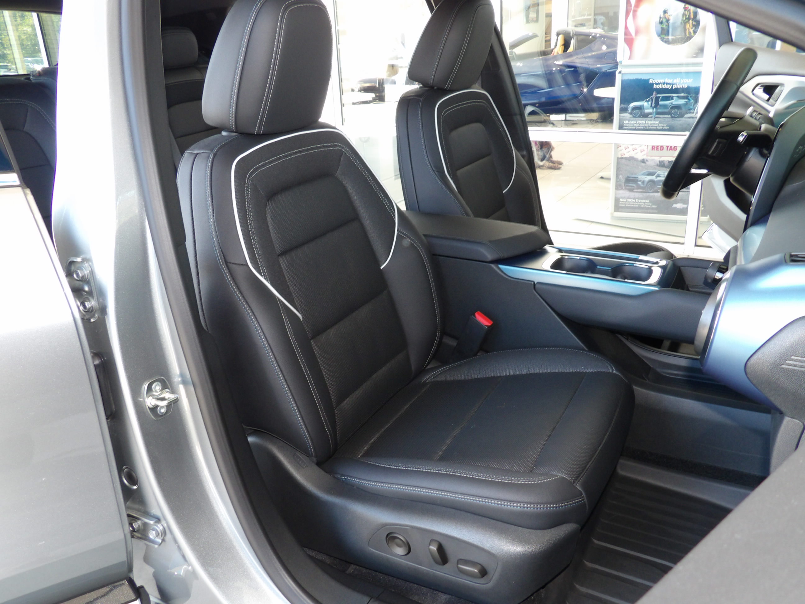 Used 2024 Chevrolet Equinox EV FWD LT w/ 3LT image 22