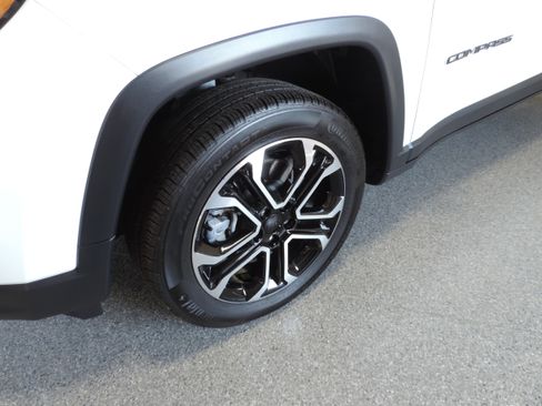 Used 2023 Jeep Compass 4WD Limited image 16