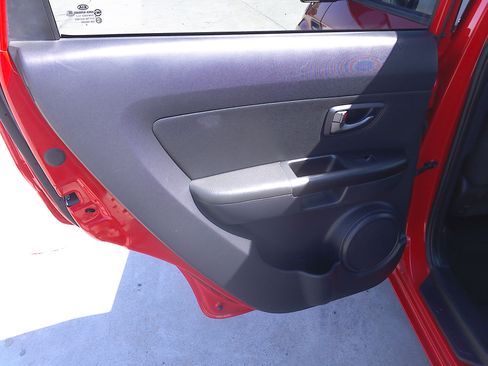 Used 2011 Kia Soul + image 10