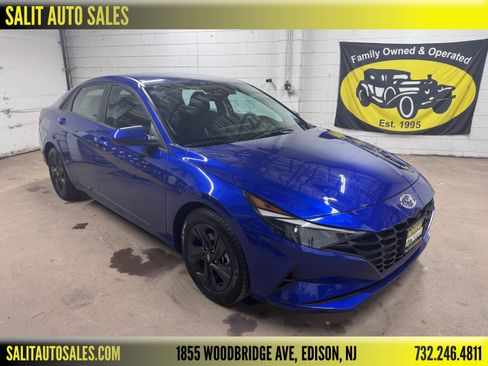 Used 2023 Hyundai Elantra SEL image 1