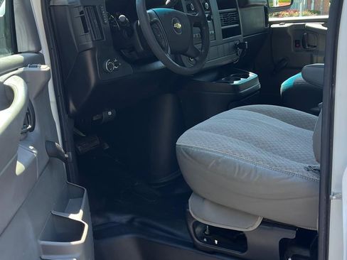 Used 2012 Chevrolet Express 2500 image 15