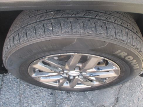 Used 2019 GMC Acadia SLT image 23