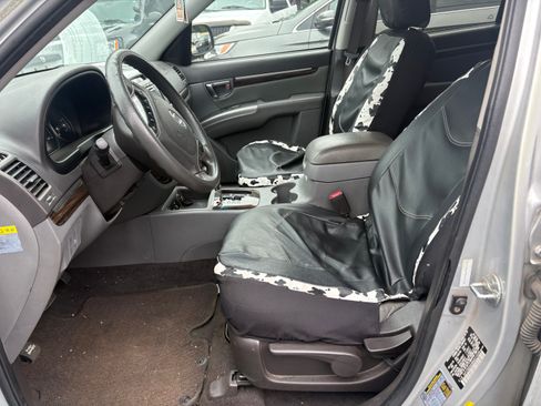Used 2011 Hyundai Santa Fe GLS image 9