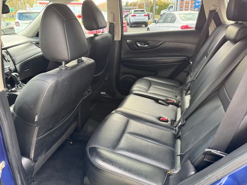 Used 2018 Nissan Rogue SL image 10