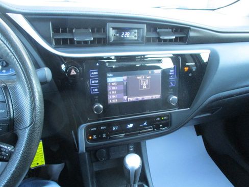 Used 2017 Toyota Corolla LE image 30