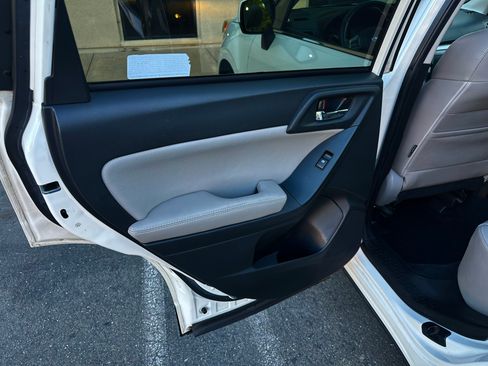 Used 2014 Subaru Forester 2.5i Limited AWD/4WD image 12