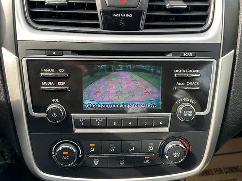 Used 2016 Nissan Altima SV FWD image 10