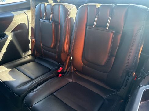 Used 2017 Ford Explorer XLT FWD image 13