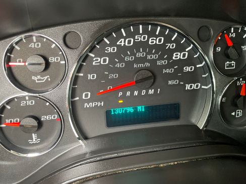 Used 2011 Chevrolet Express 2500 image 19