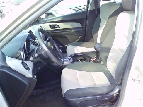 Used 2012 Chevrolet Cruze LS image 9