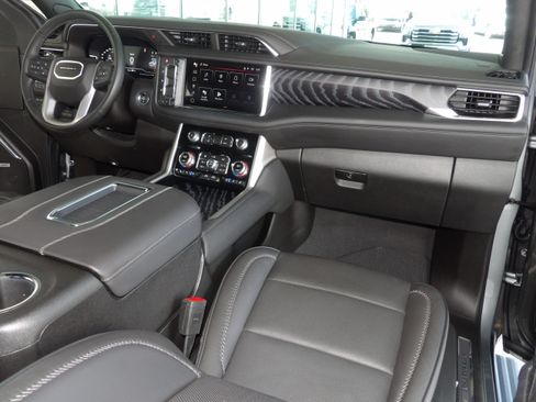 Used 2023 GMC Yukon 4WD Denali image 6