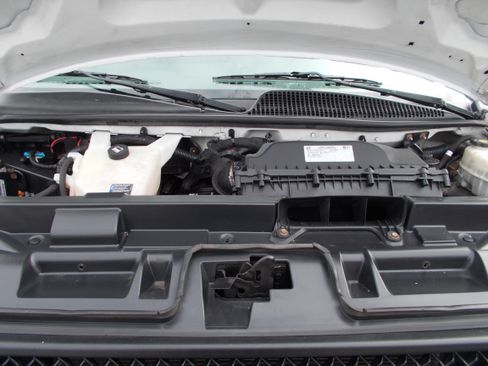 Used 2018 Chevrolet Express 2500 image 22