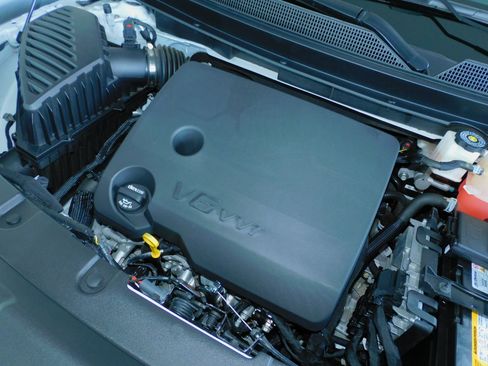 Used 2023 Chevrolet Traverse LT image 14