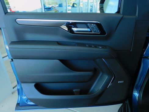 New 2026 Chevrolet Suburban Premier image 18