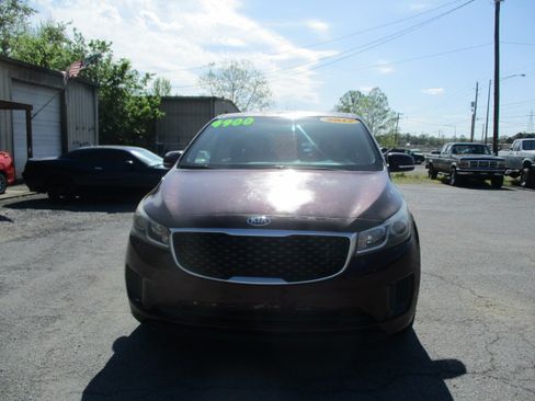 Used 2017 Kia Sedona LX FWD image 3