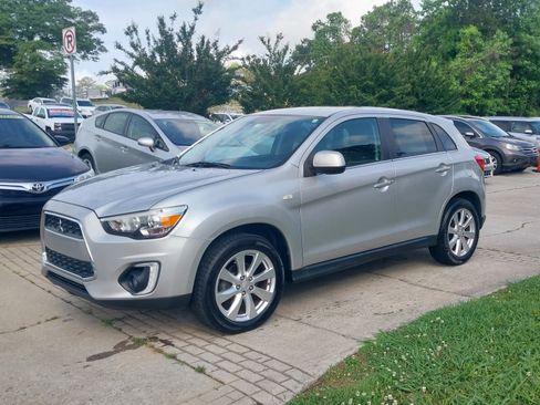 Used 2015 Mitsubishi Outlander Sport SE image 1