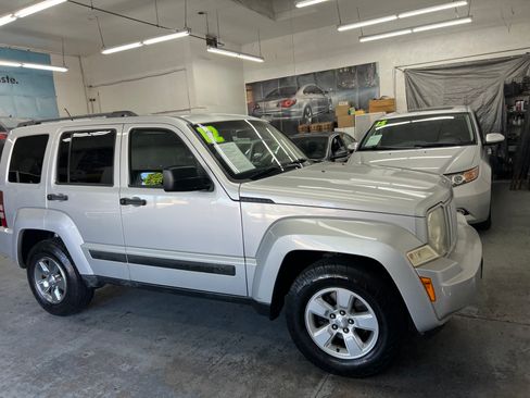Used 2012 Jeep Liberty Sport image 8