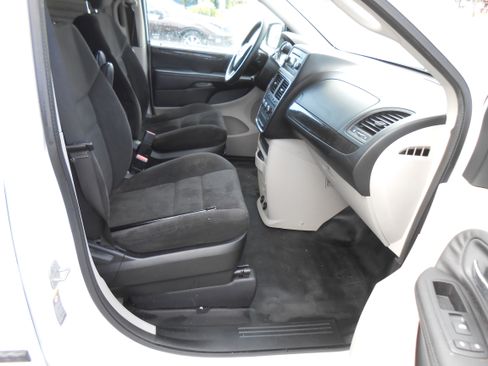 Used 2014 RAM C/V Tradesman image 10