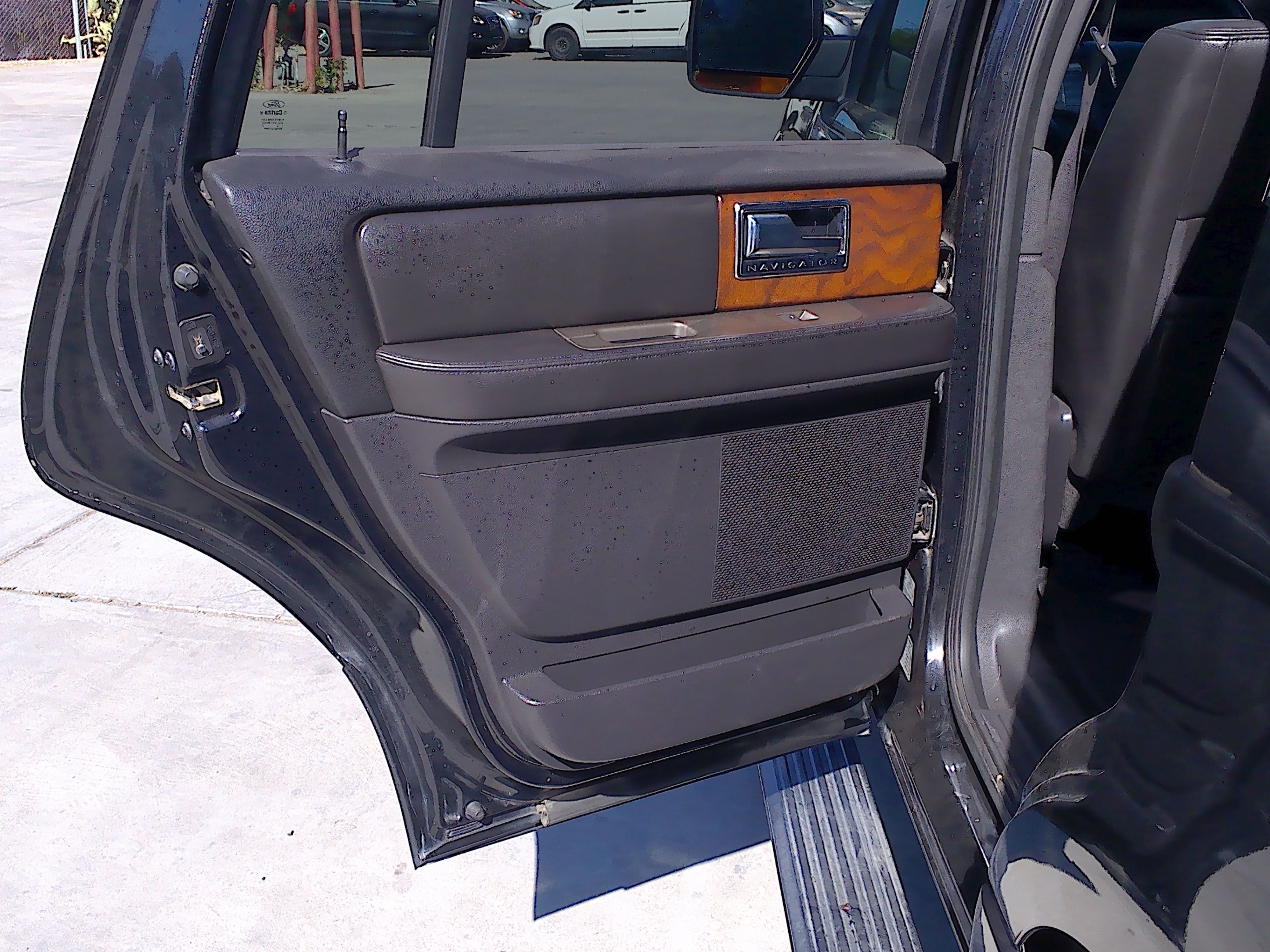 Used 2012 Lincoln Navigator 4WD image 11