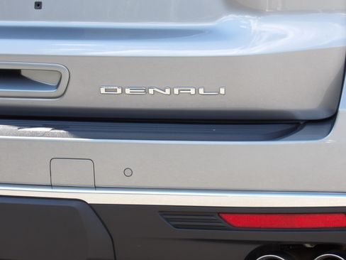 Used 2023 GMC Yukon 4WD Denali image 14
