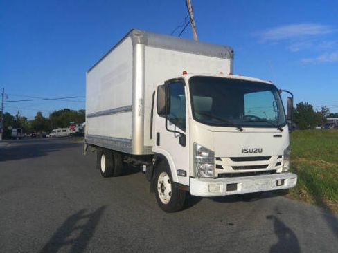 Used 2020 Isuzu NPR HD image 1