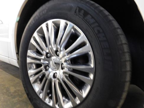 Used 2011 Chrysler Town & Country Limited image 18