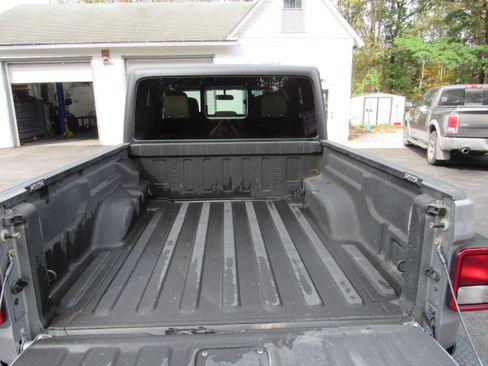 Used 2020 Jeep Gladiator Sport image 19