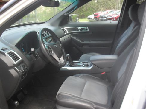 Used 2015 Ford Explorer 4WD XLT image 7