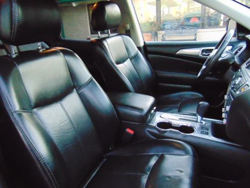 Used 2020 Nissan Pathfinder S image 29