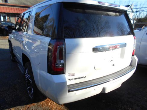 Used 2017 GMC Yukon Denali image 4